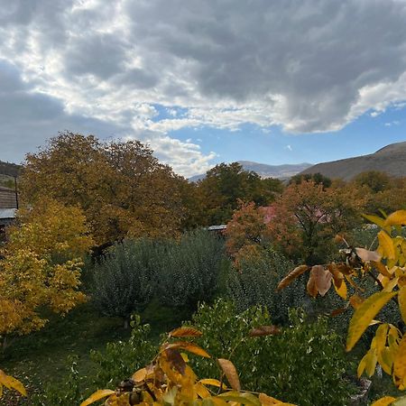 Zove Rural Cottage With Garden Views K'arashamb Bagian luar foto