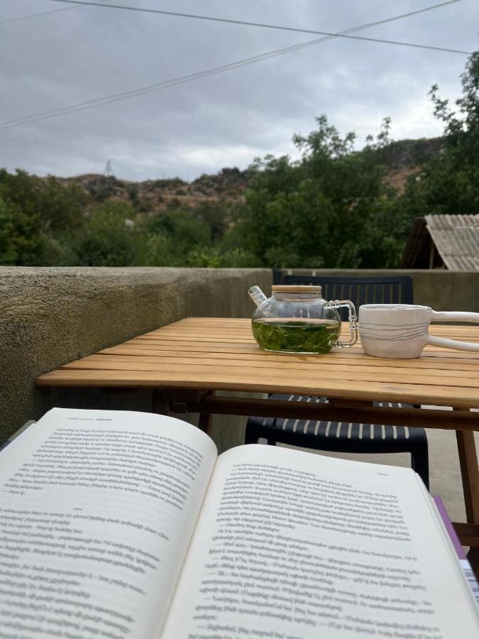 Zove Rural Cottage With Garden Views K'arashamb Bagian luar foto