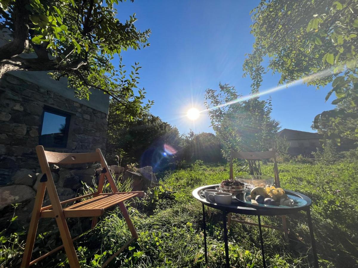 Zove Rural Cottage With Garden Views K'arashamb Bagian luar foto