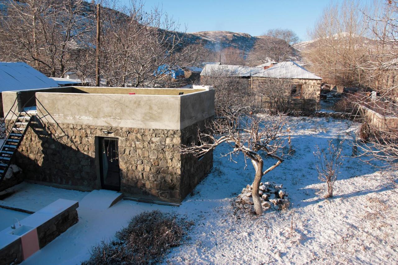 Zove Rural Cottage With Garden Views K'arashamb Bagian luar foto