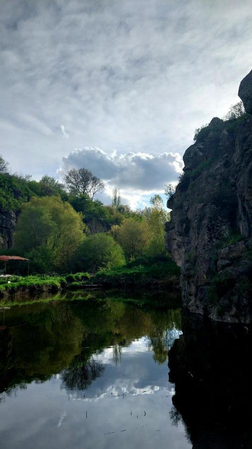 Zove Rural Cottage With Garden Views K'arashamb Bagian luar foto