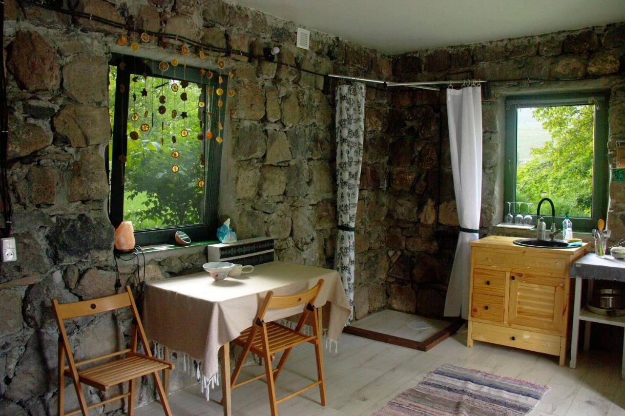 Zove Rural Cottage With Garden Views K'arashamb Bagian luar foto