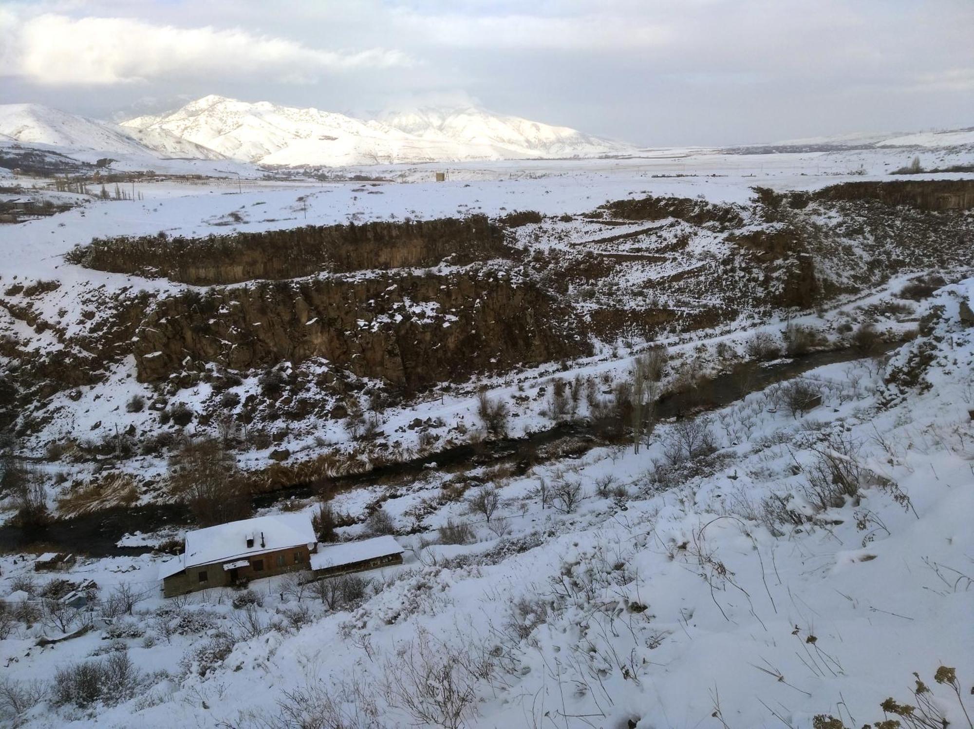 Zove Rural Cottage With Garden Views K'arashamb Bagian luar foto