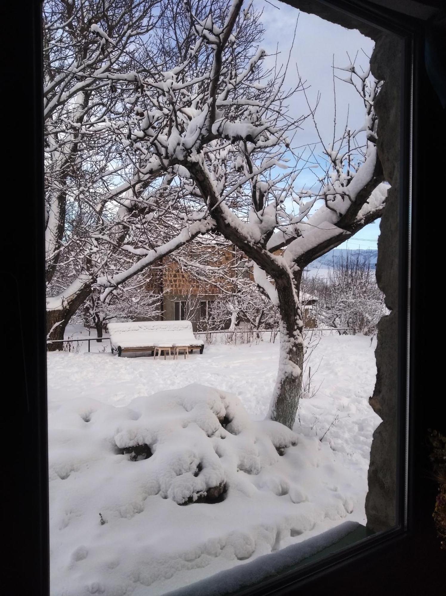 Zove Rural Cottage With Garden Views K'arashamb Bagian luar foto