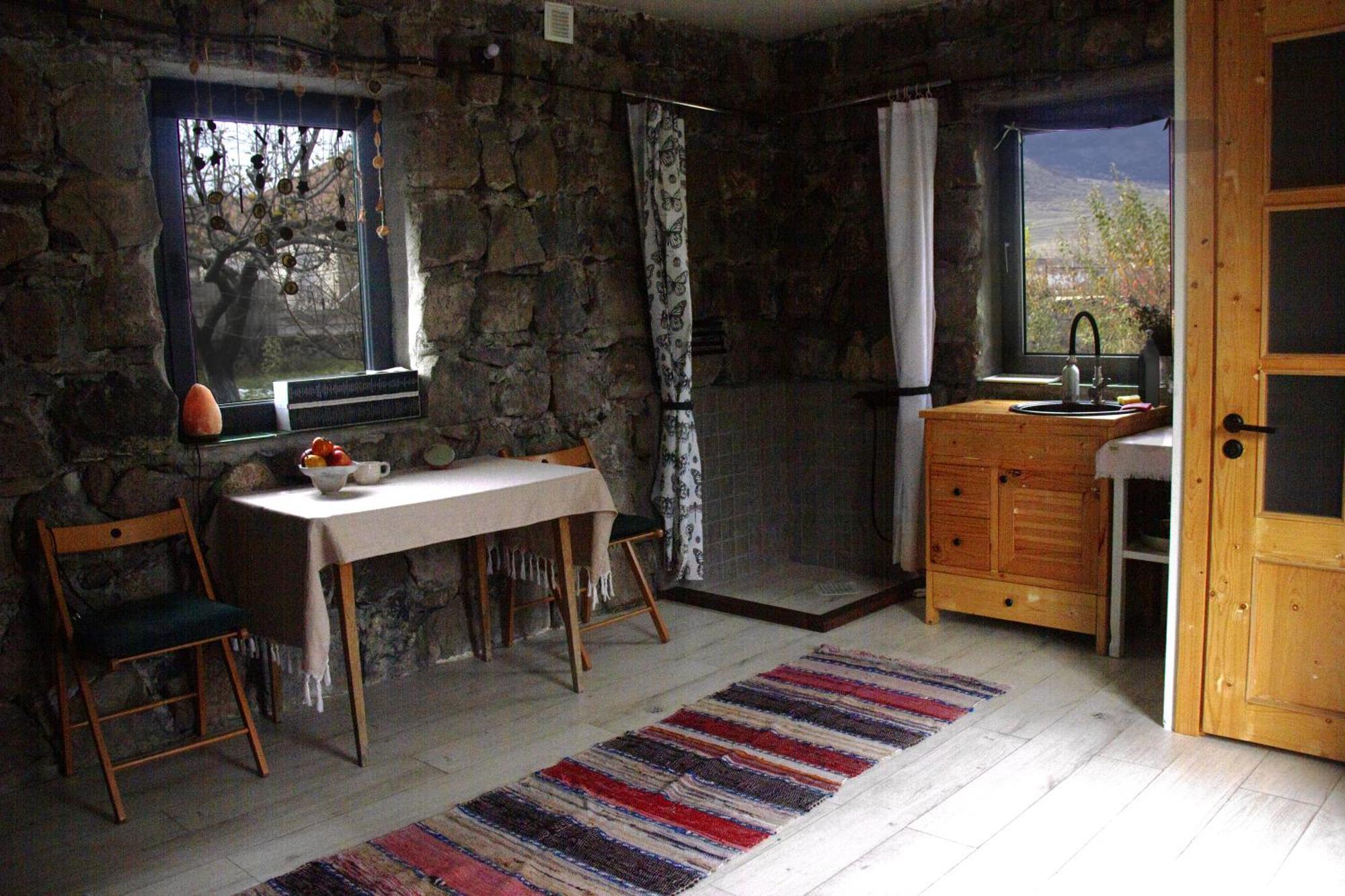 Zove Rural Cottage With Garden Views K'arashamb Bagian luar foto