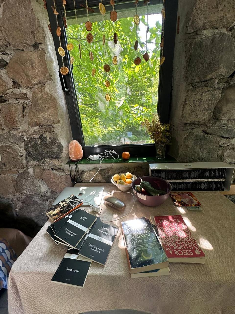 Zove Rural Cottage With Garden Views K'arashamb Bagian luar foto