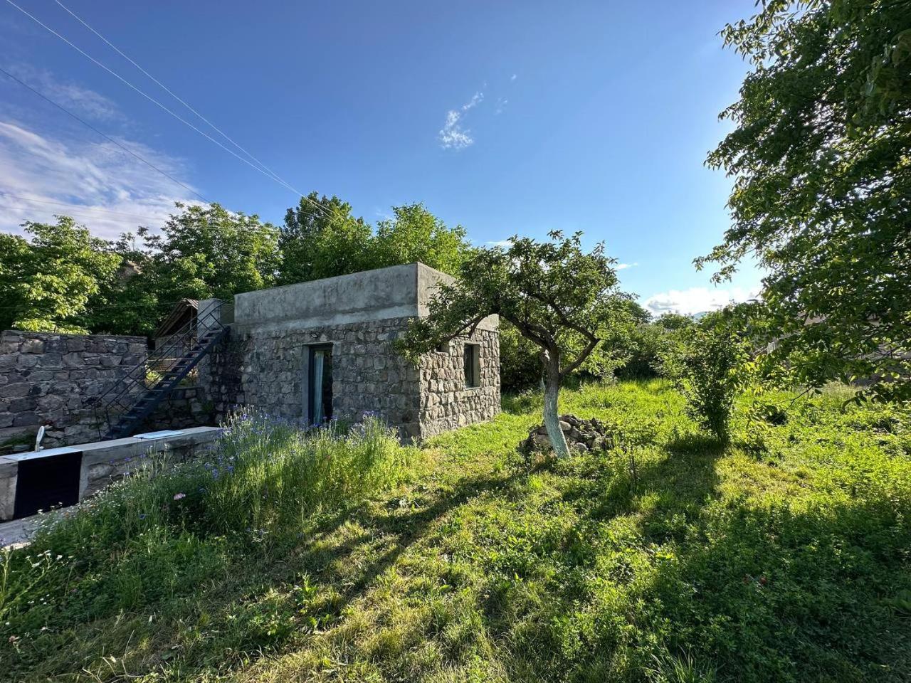 Zove Rural Cottage With Garden Views K'arashamb Bagian luar foto