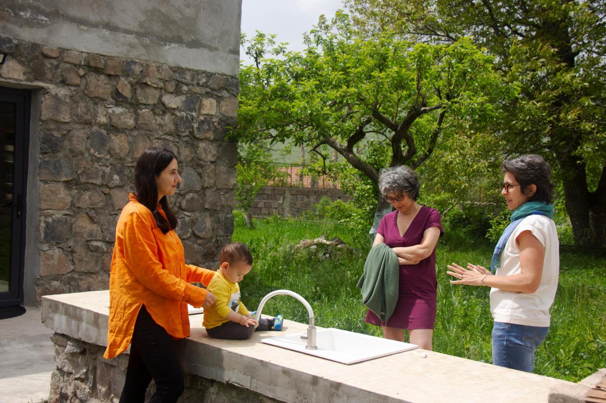 Zove Rural Cottage With Garden Views K'arashamb Bagian luar foto