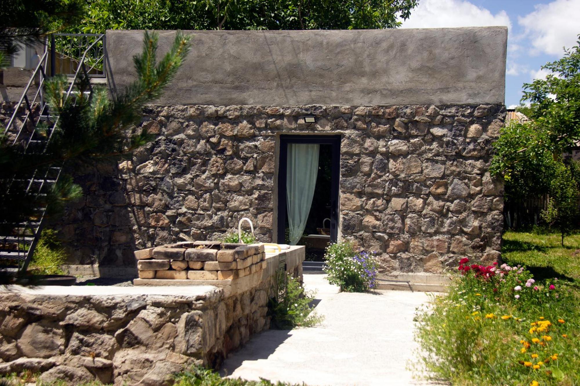 Zove Rural Cottage With Garden Views K'arashamb Bagian luar foto
