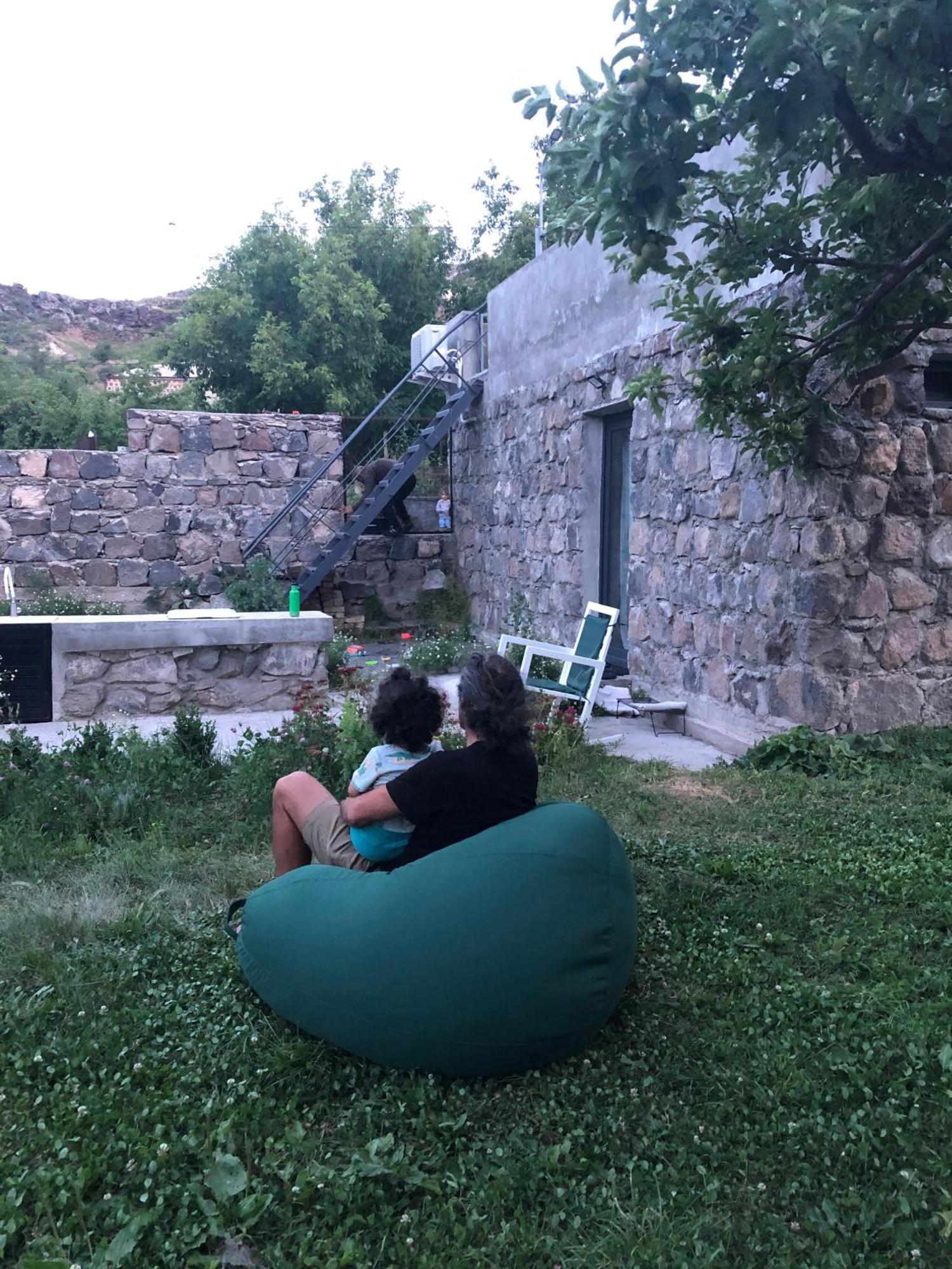 Zove Rural Cottage With Garden Views K'arashamb Bagian luar foto